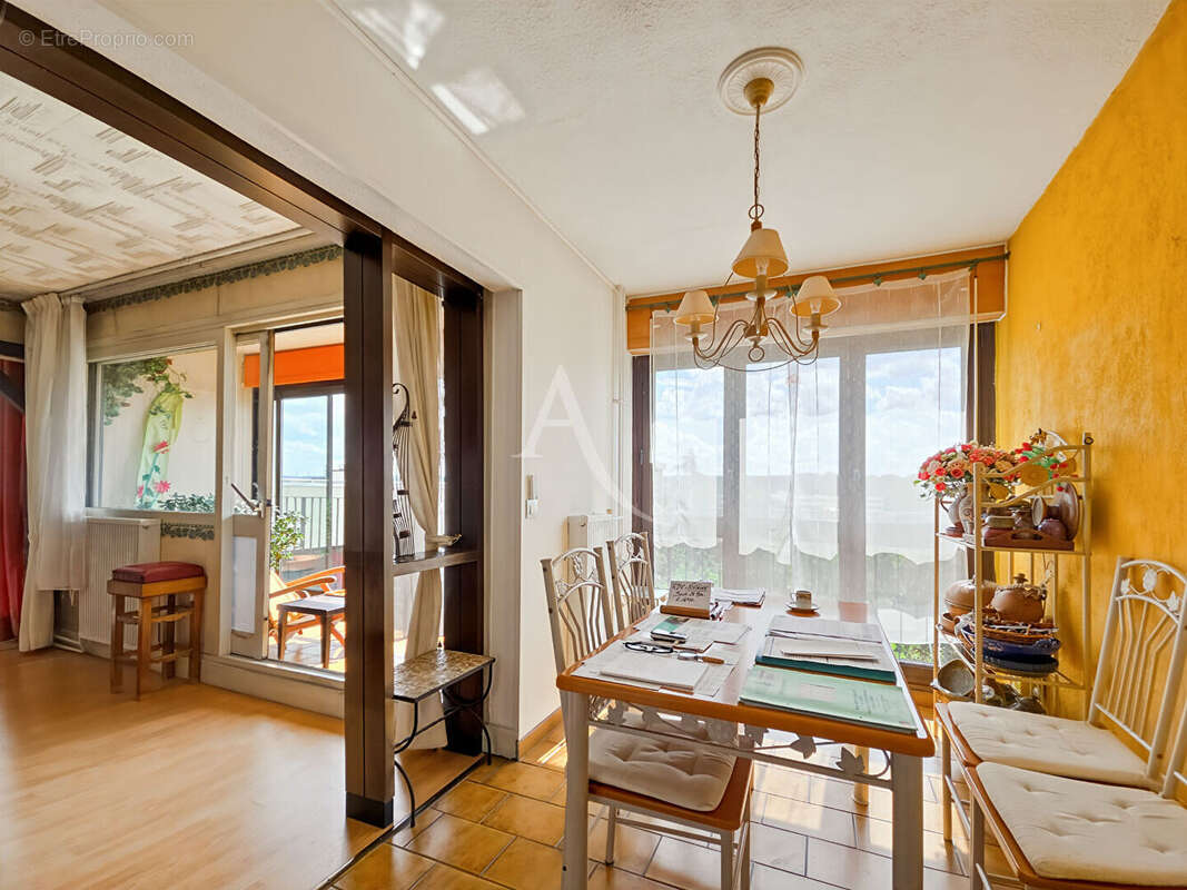 Appartement à LES MUREAUX