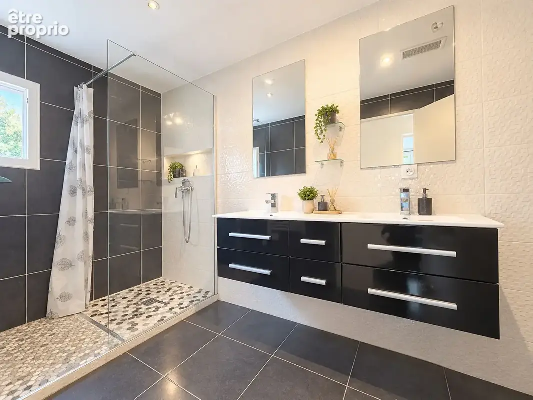 T4 avec grand jardin aménagé, dépendance et stationnements ! - photo 7