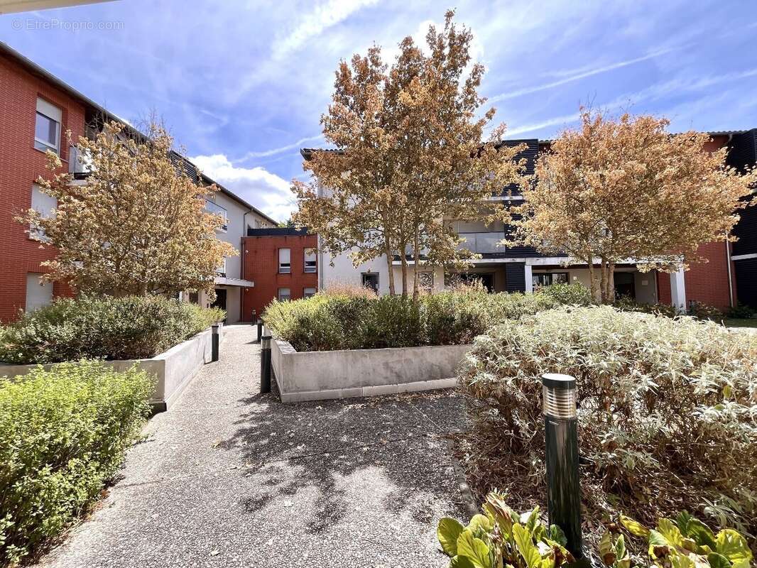 Saint-jean - spacieux t2 de 42m² avec balcon et 2 parkings sous-sol - photo 5