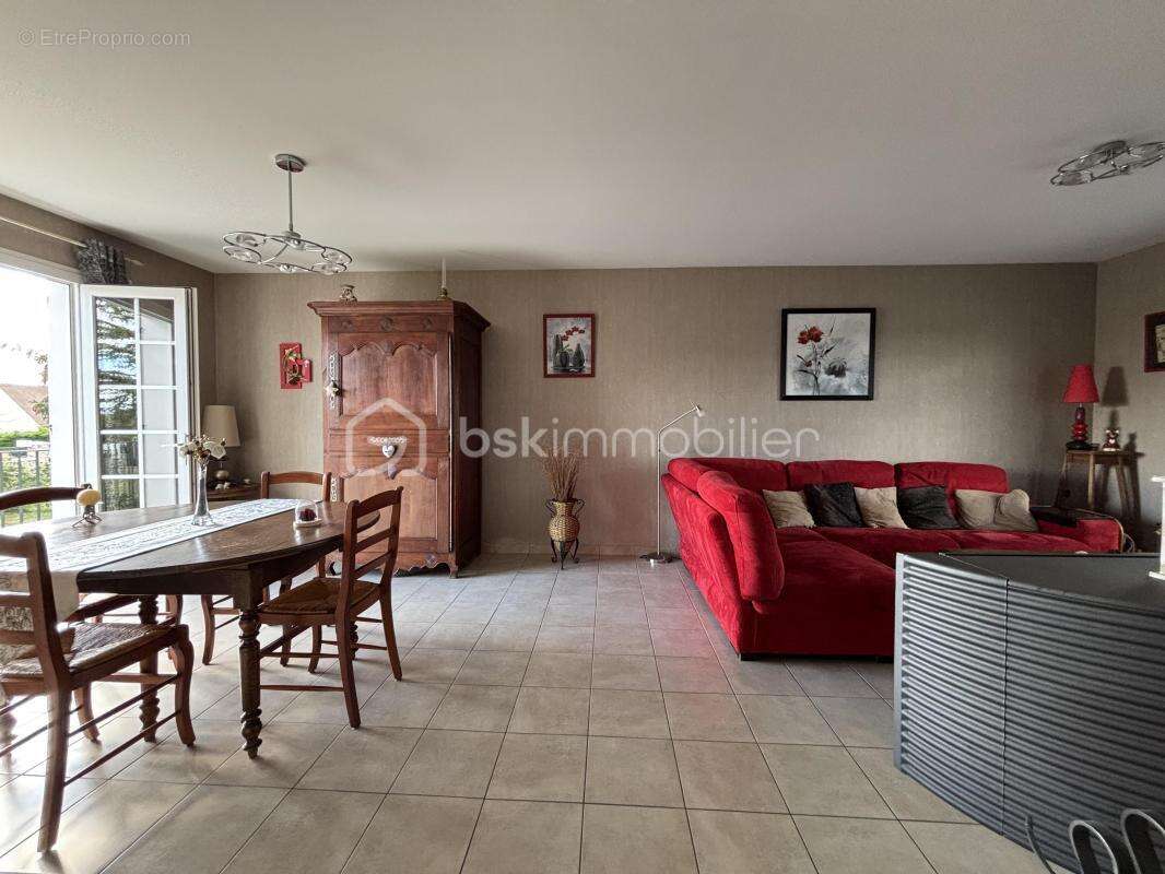 Maison à DANGE-SAINT-ROMAIN