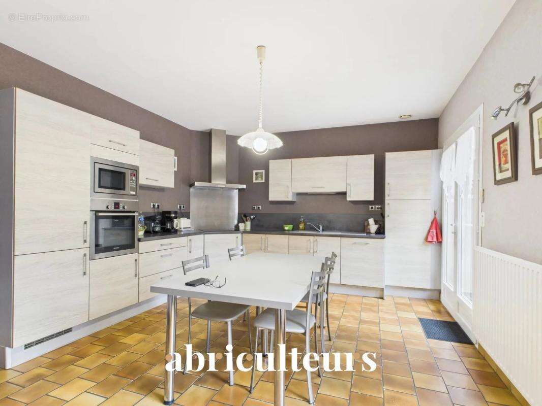 Maison avec parc arboré - 260 m² - en vente au MANS SUD (72230) - photo 7