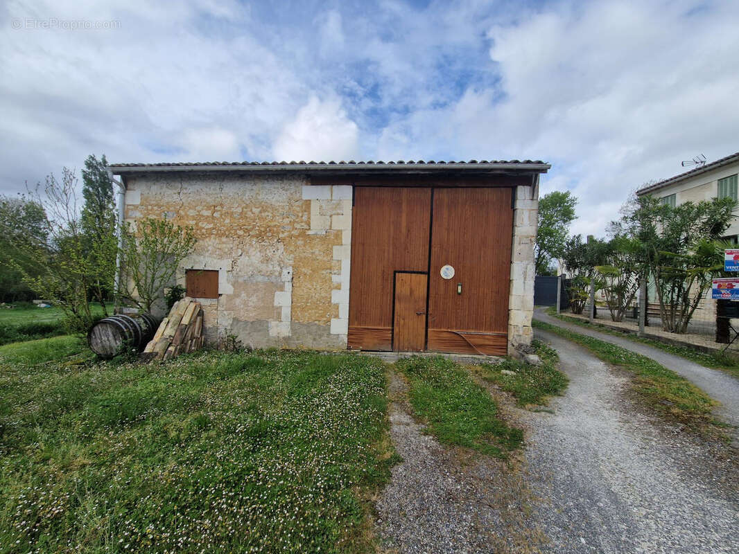 Maison à SAINT-MARTIAL-DE-MIRAMBEAU