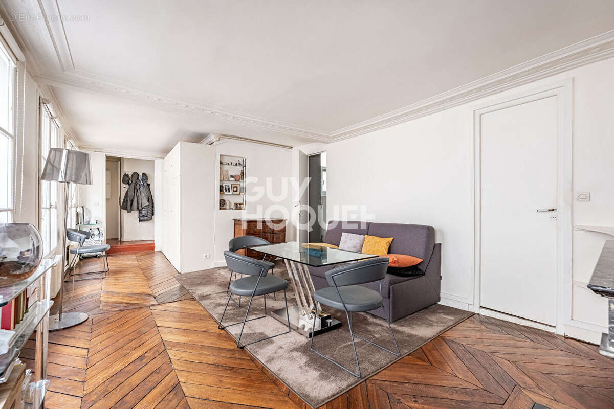 Appartement à PARIS-2E