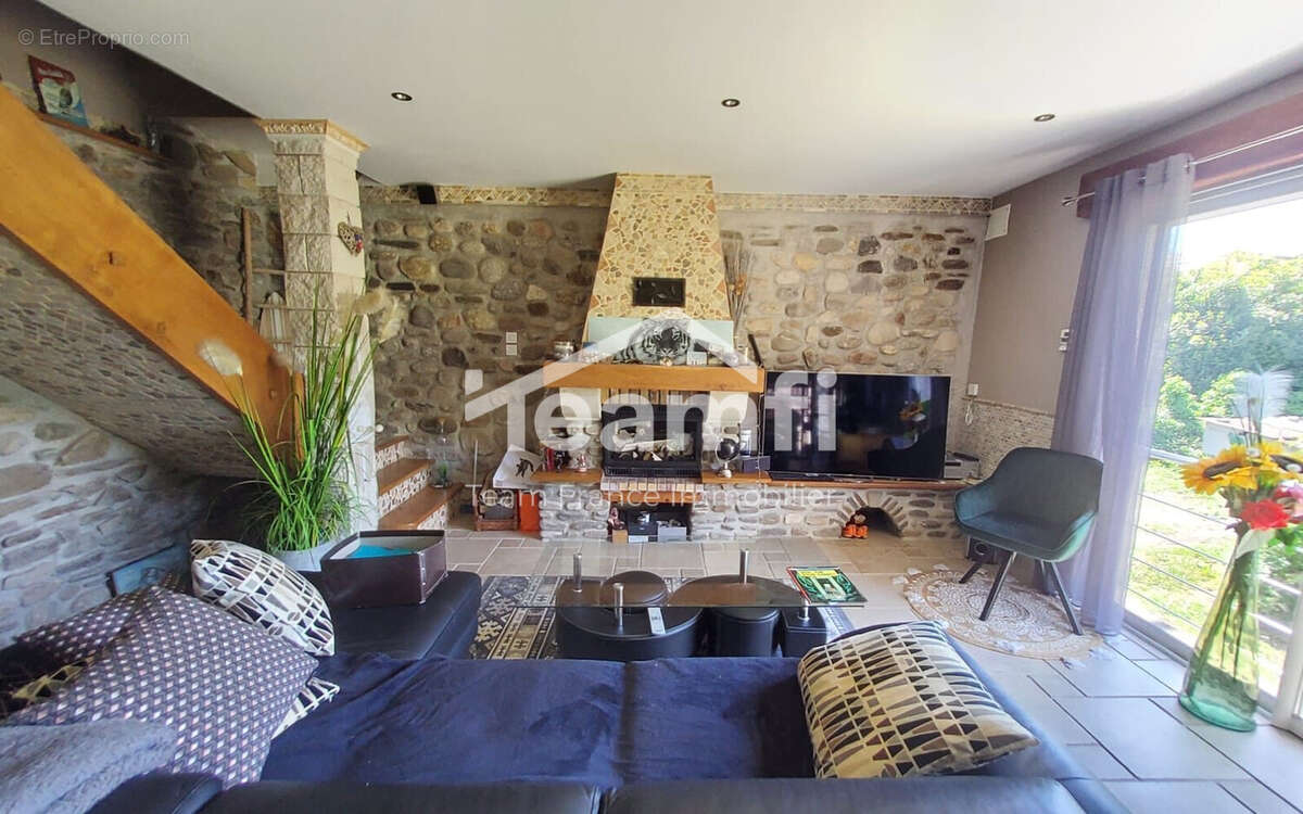 Maison 1 Salon - Maison à BESSEGES
