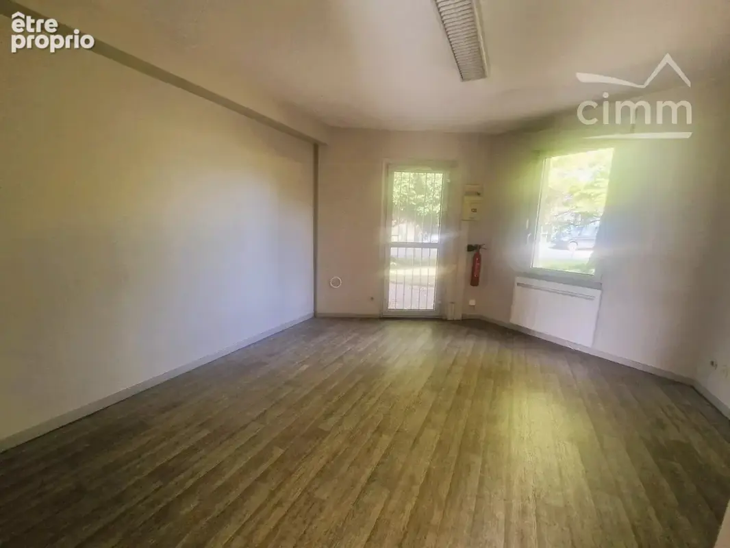 BOURGOIN-JALLIEU – BIEN RARE ! 381,50 m² sur 1 528 m² : maison de fonction 85,50 m² + 6 bureaux + garage – Fort potentiel locati - photo 28