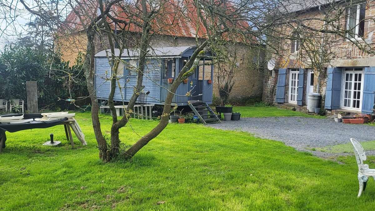 Maison à SAINT-DENIS-LE-GAST
