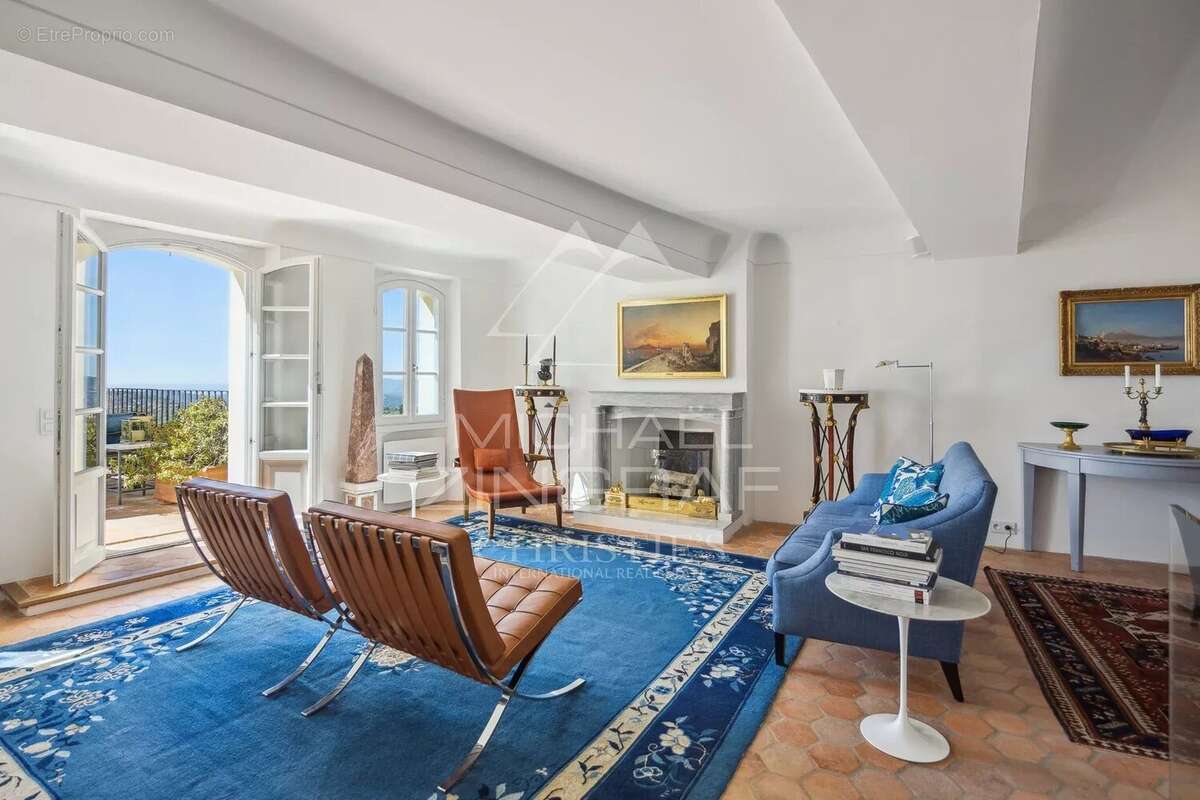 Maison à CHATEAUNEUF-GRASSE