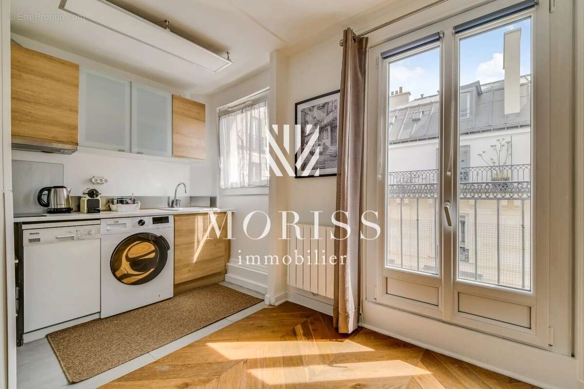 Appartement à PARIS-1E