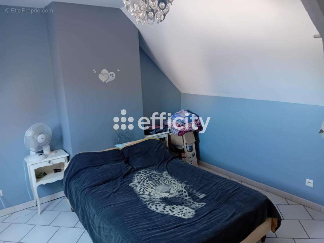 Maison 148 m² à Saint-Patrice  - photo 6