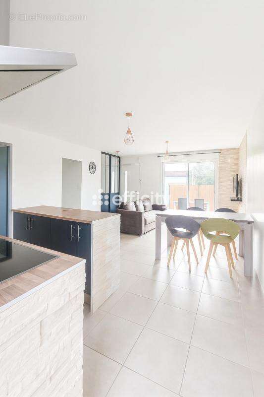 Maison à ROCHES-PREMARIE-ANDILLE