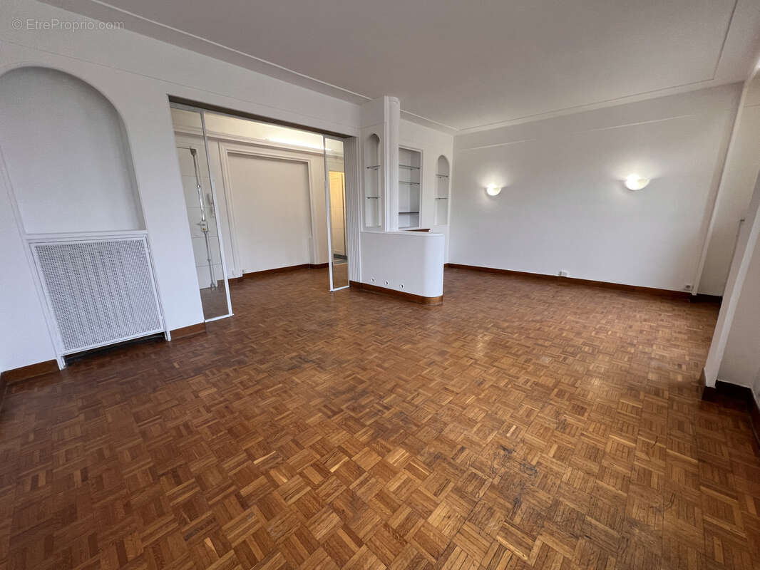 Appartement à MARSEILLE-1E