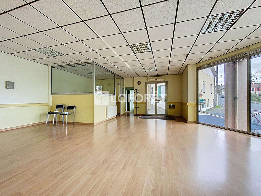 Commerce à MONTFAUCON-MONTIGNE