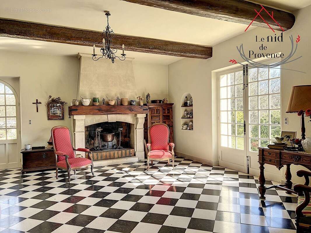 Maison à PERNES-LES-FONTAINES