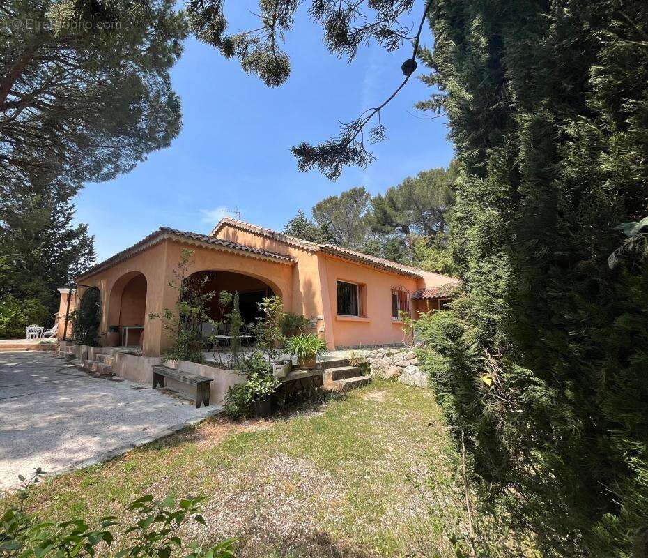 Maison avec piscine et dépendances à Saint-Marc-Jaumegarde, à 10 minutes d’Aix-en-Provence - photo 4