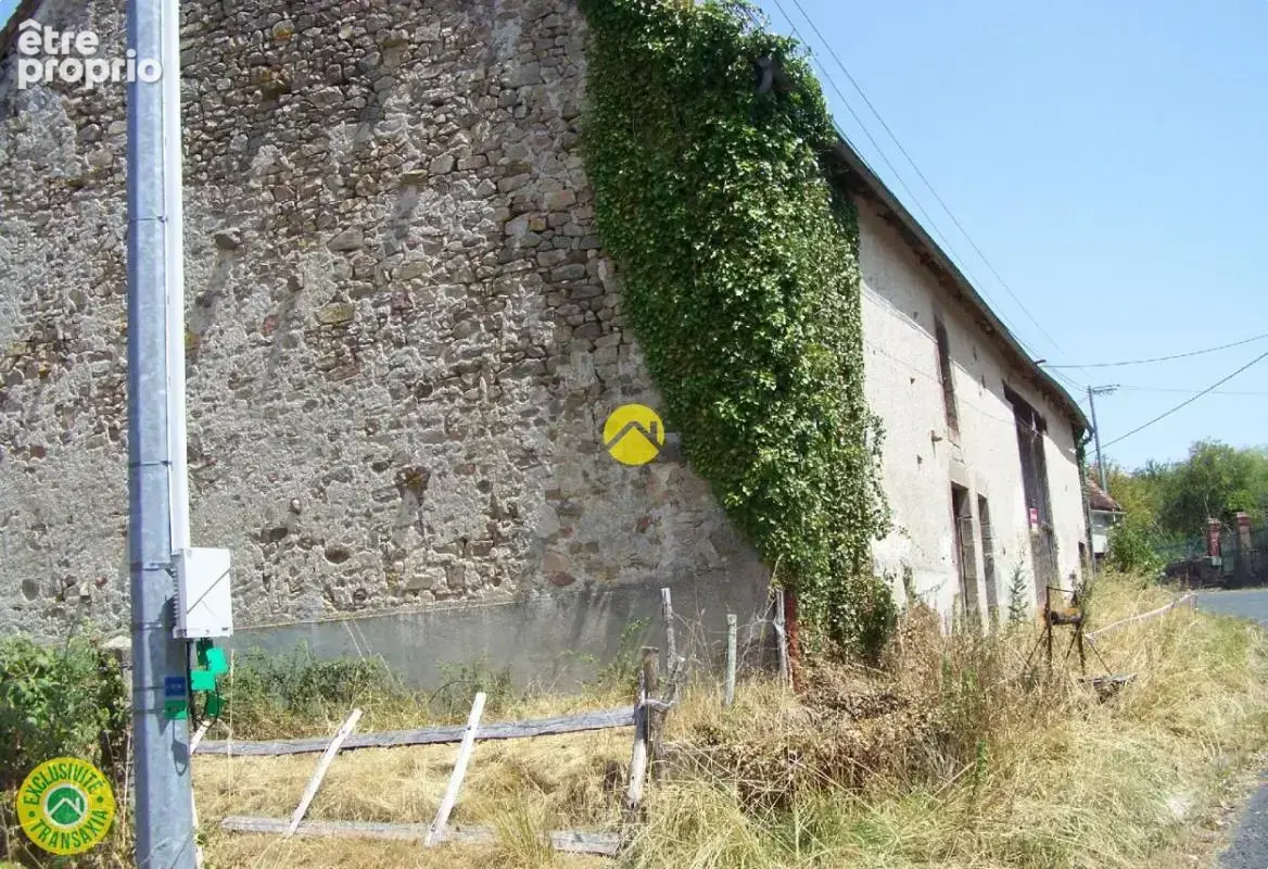 Terrain à Lussac-Les-Eglises  - photo 3