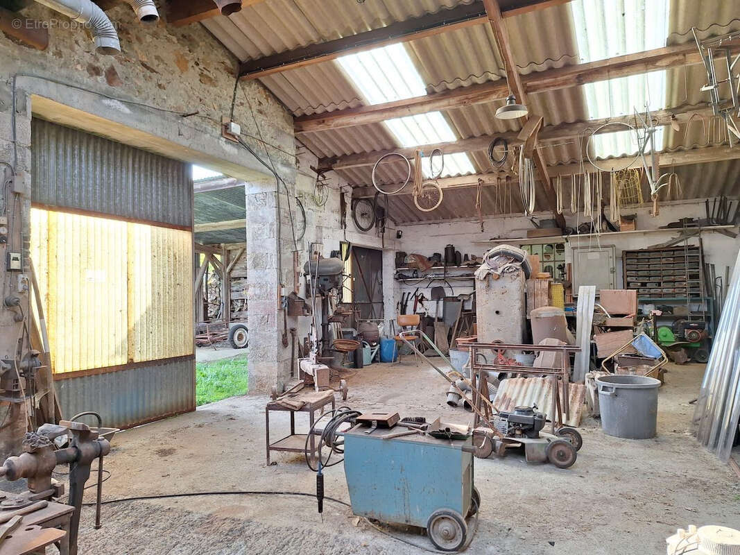 Jolie maison en pierre à rénover - photo 7