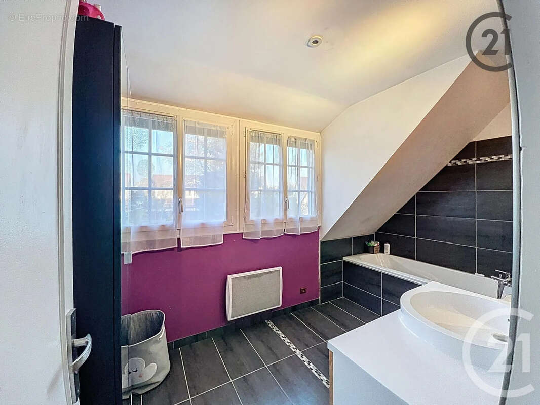 Maison à SAVIGNY-LE-TEMPLE