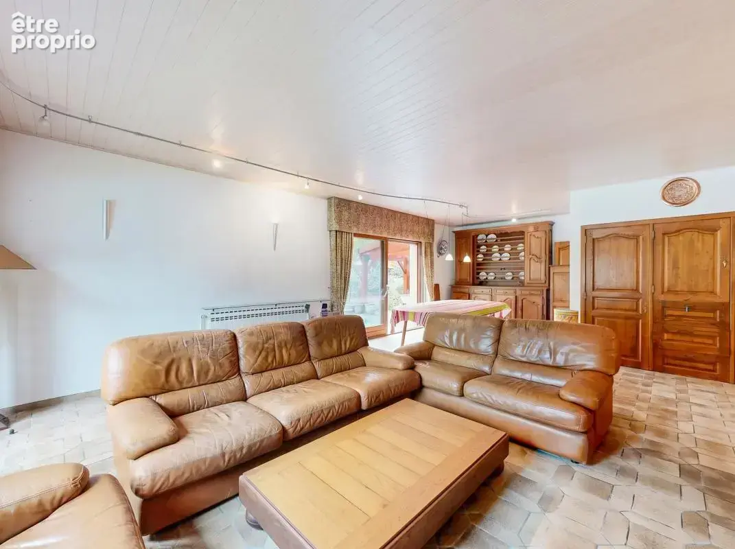 Maison T7 avec piscine et terrain - photo 2