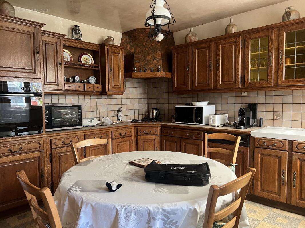 Maison à AZAY-LE-FERRON