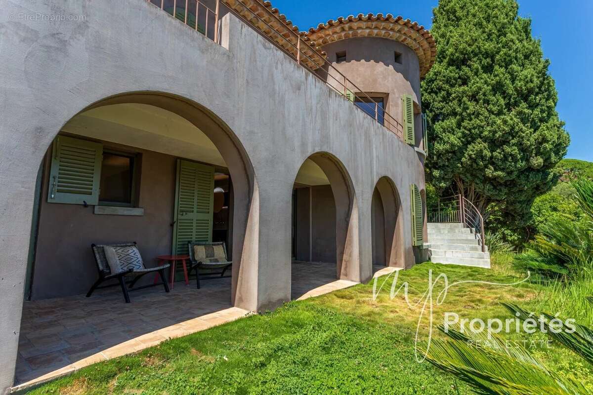 Maison à BORMES-LES-MIMOSAS