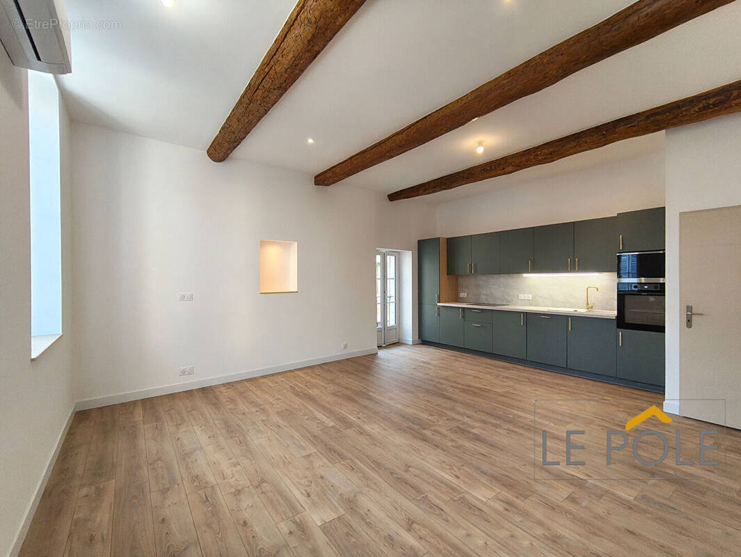 Appartement à VALREAS