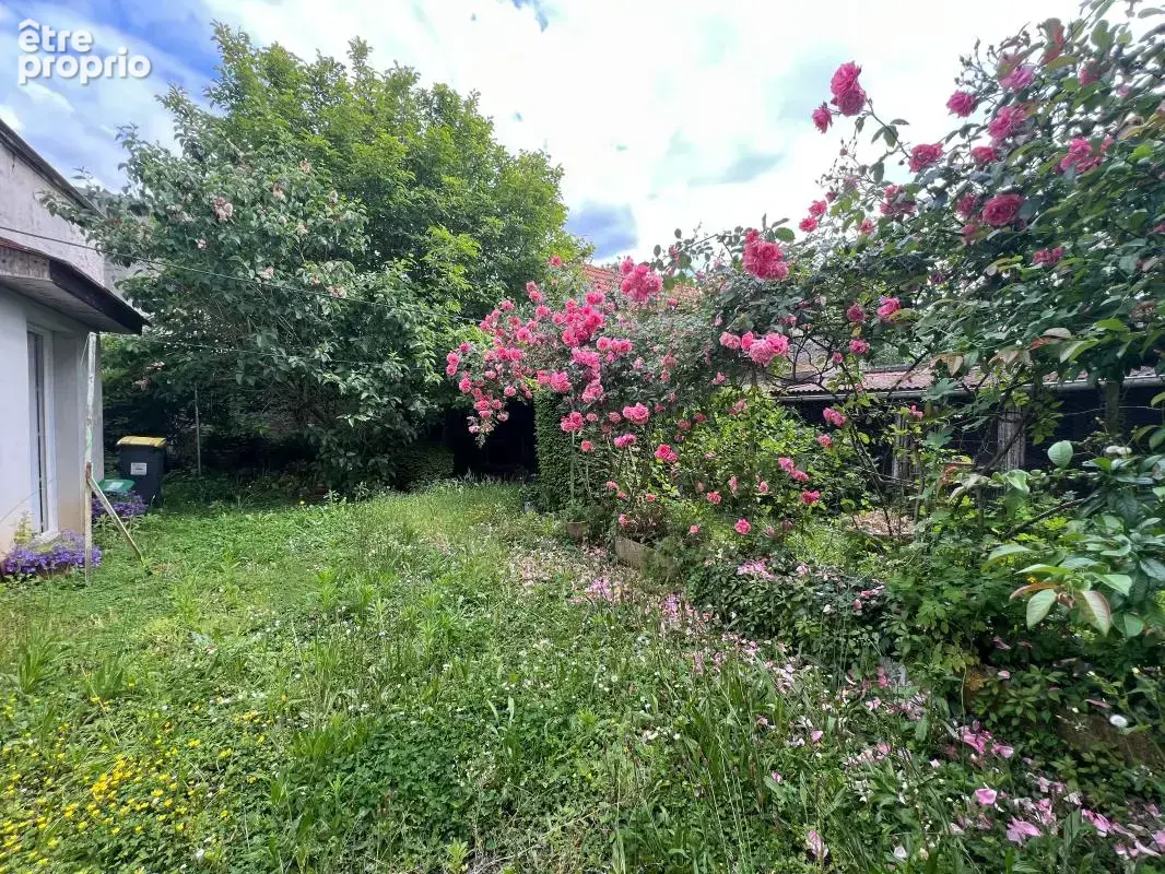 Photo Maison à Saint-Thibault-Des-Vignes au prix de 275 000€