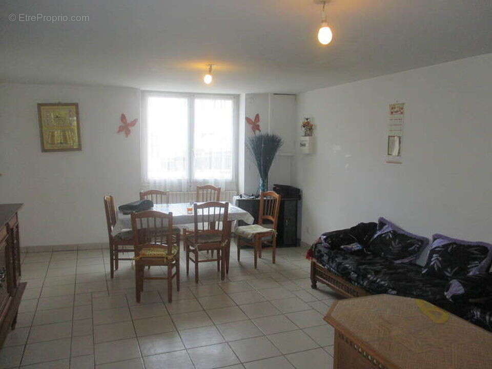 A SAINT-ALBAIN PROCHE MACON MAISON 5 PIECES DE 150 M2 SUR - Maison à SAINT-ALBAIN