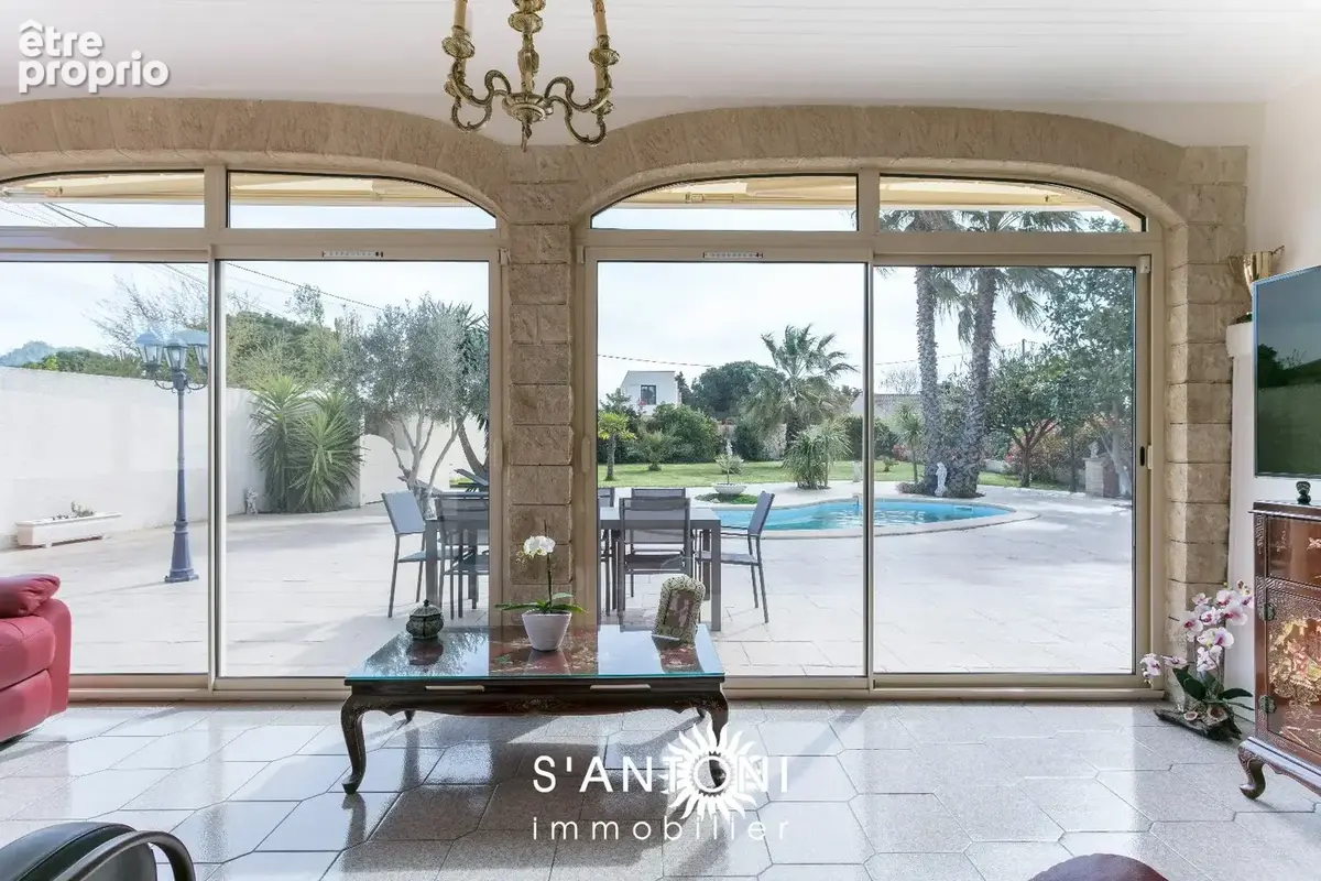 LE GRAU D'AGDE, Magnifique Villa Plain pied de style Languedocienne de 160m² hab. sur une parcelle de 1357m² avec double garage - photo 6