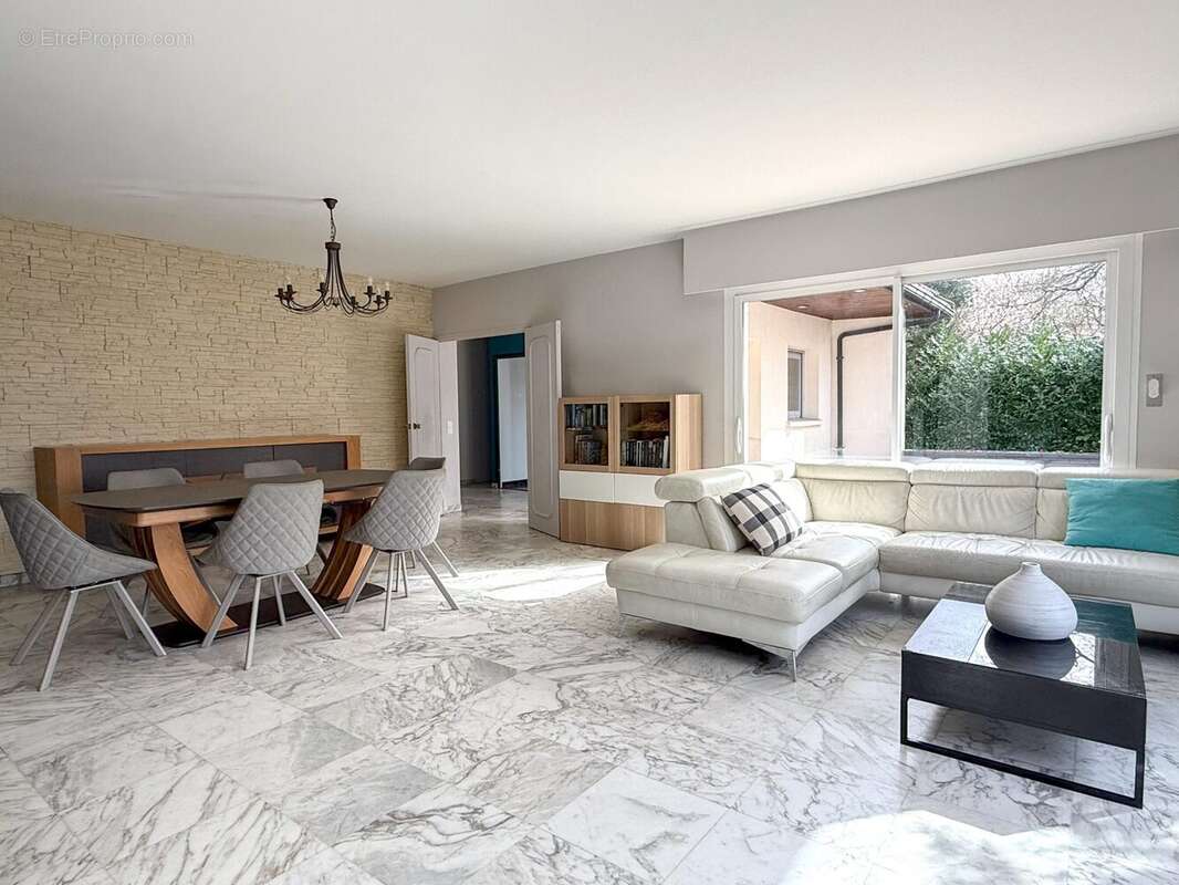 Maison à SAULX-LES-CHARTREUX