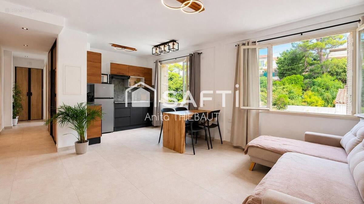 Photo 1 - Appartement à SAINT-RAPHAEL