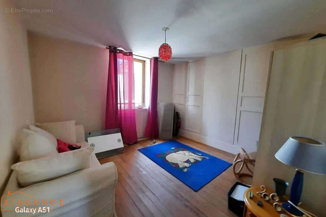 Maison à QUINCY-VOISINS