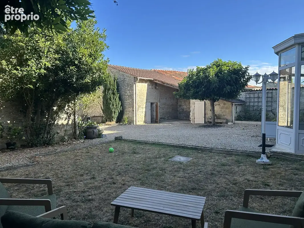 Maison de Maître du XIXe siècle au coeur de village avec piscine et dépendances - photo 16