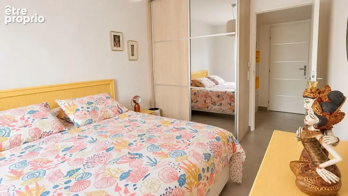 À vendre à Six-Fours-les-Plages : appartement T3 de standing de 82 m² en rez-de-jardin avec terrasse, jardin et deux garages - photo 7
