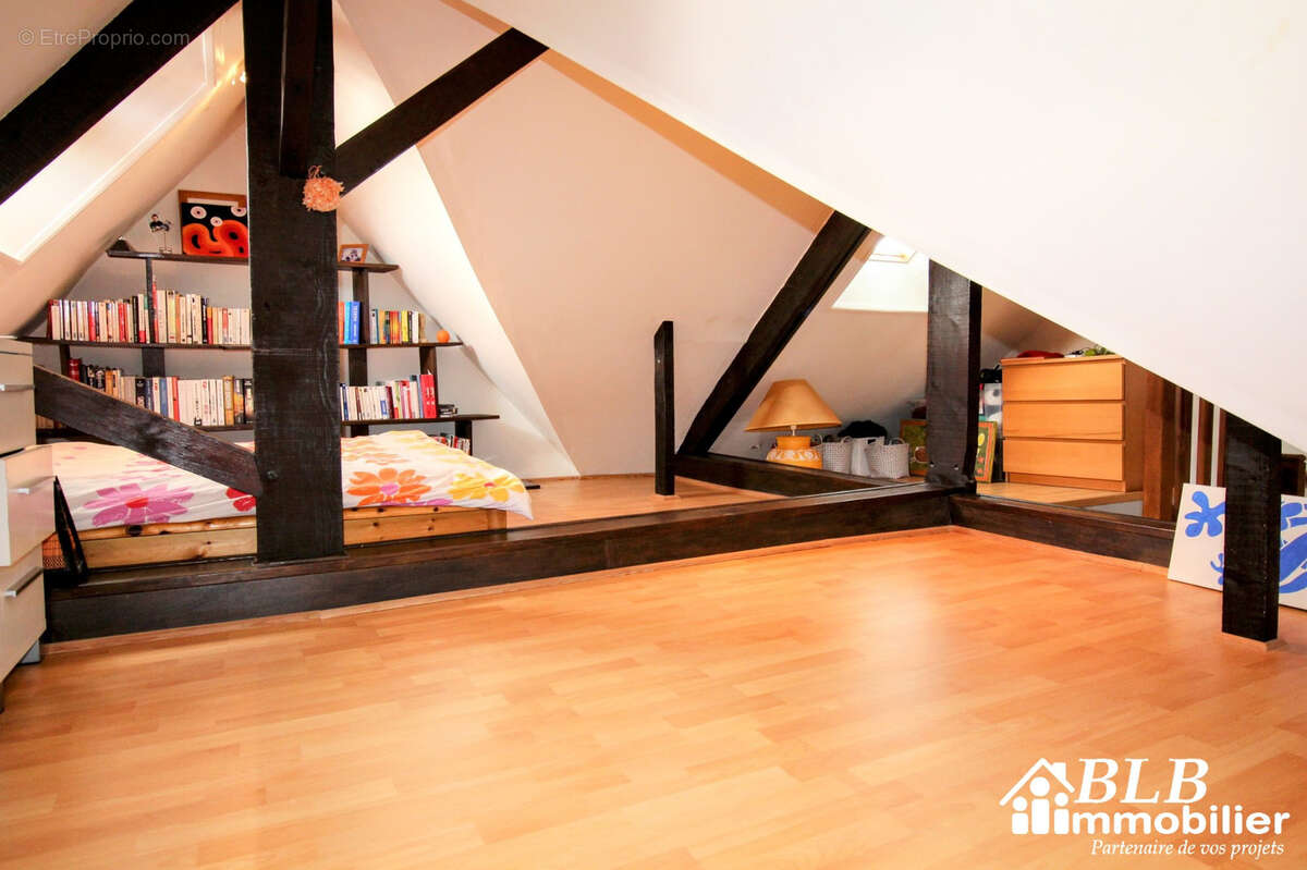 Maison à LE MESNIL-SAINT-DENIS