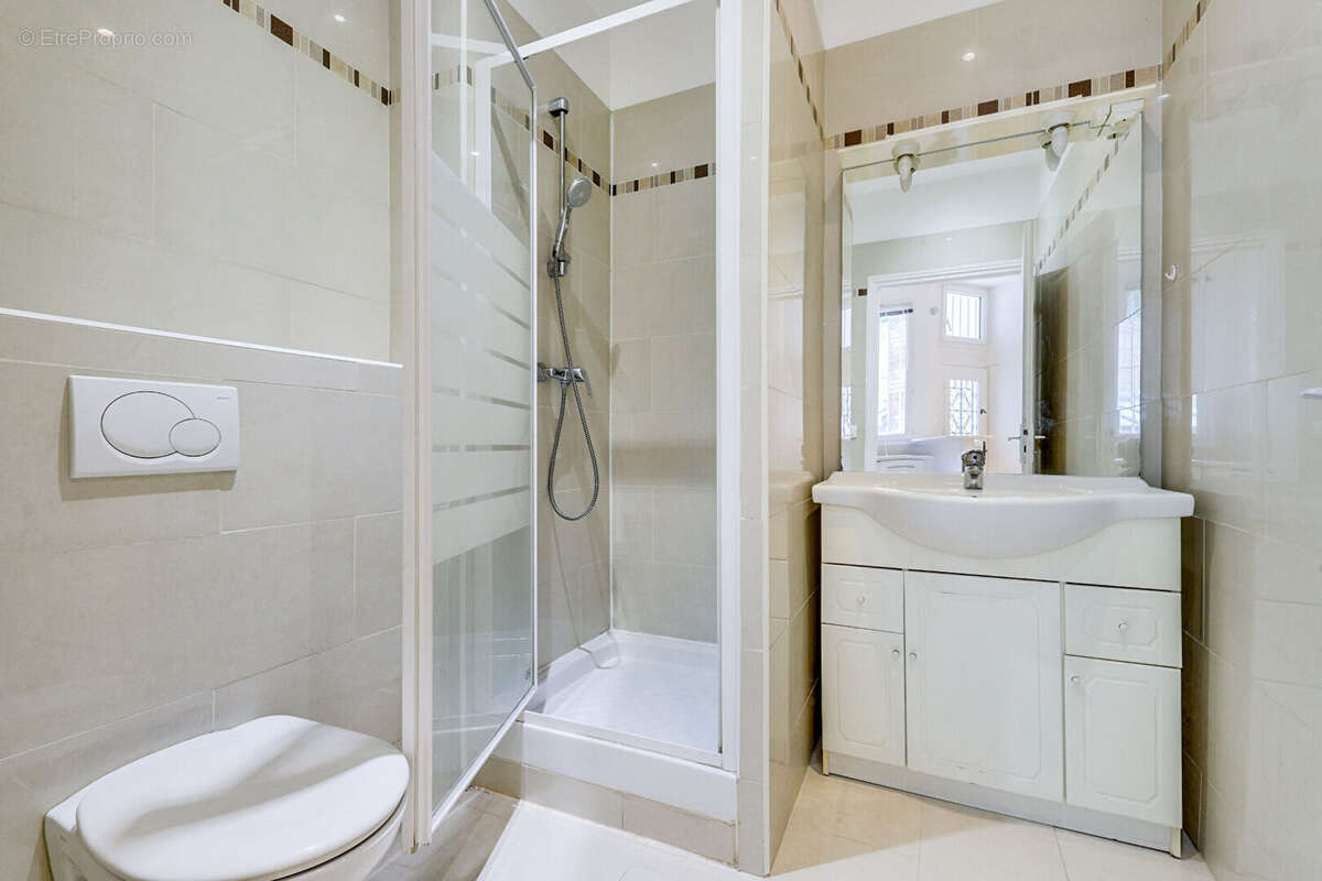 Appartement à PARIS-14E