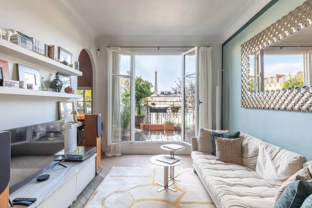 Appartement à PARIS-16E