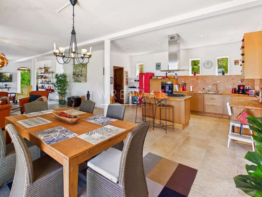 Maison à COTIGNAC