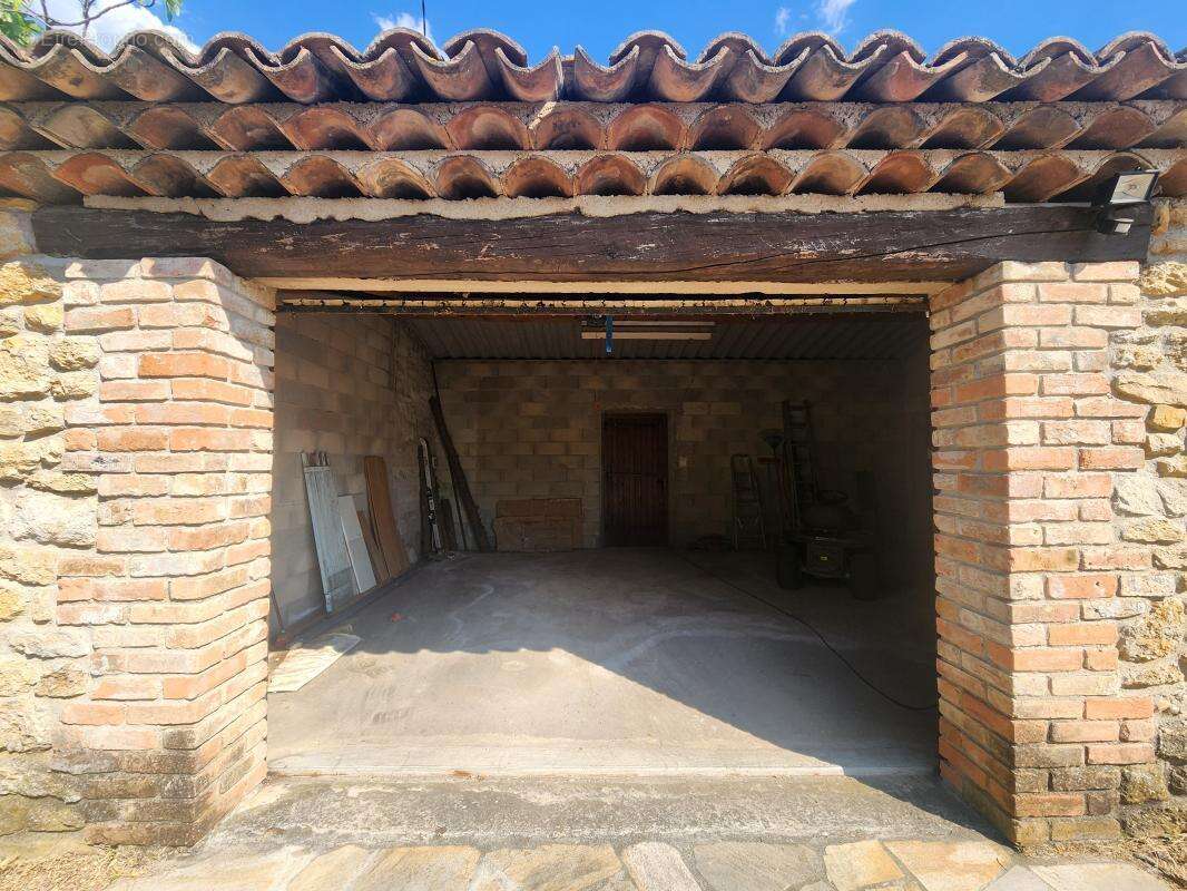 Mas RIBAUTE LES TAVERNES avec terrain plat de 11000 m² - photo 13
