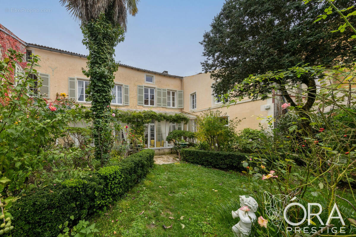 Maison à SAINT-JEAN-D&#039;ANGELY