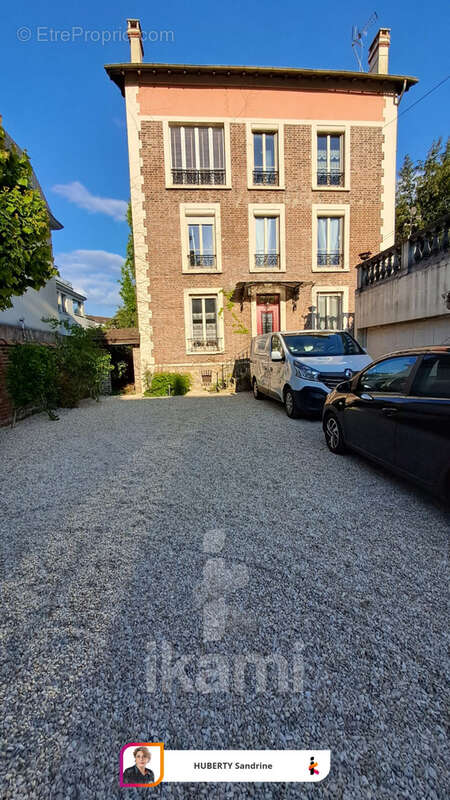 Livry Gargan, secteur Jacob grande maison de 220 m2 idéal artisan ou profession libérale - photo 9