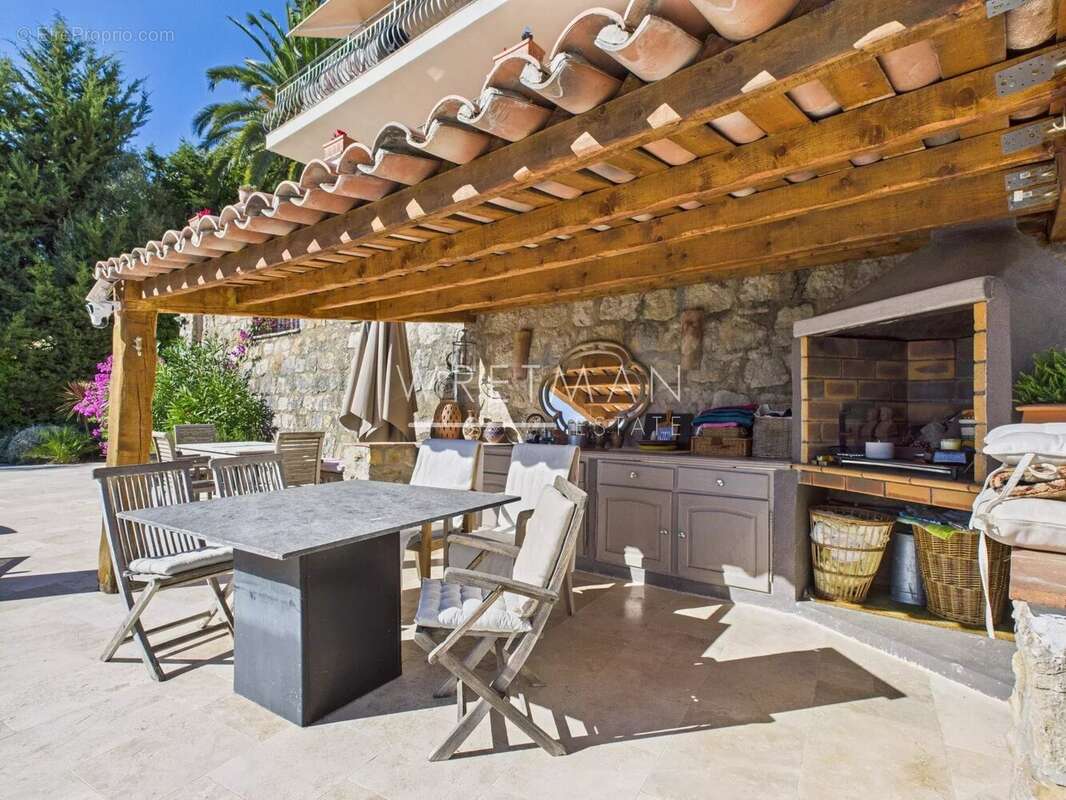Maison à CHATEAUNEUF-GRASSE
