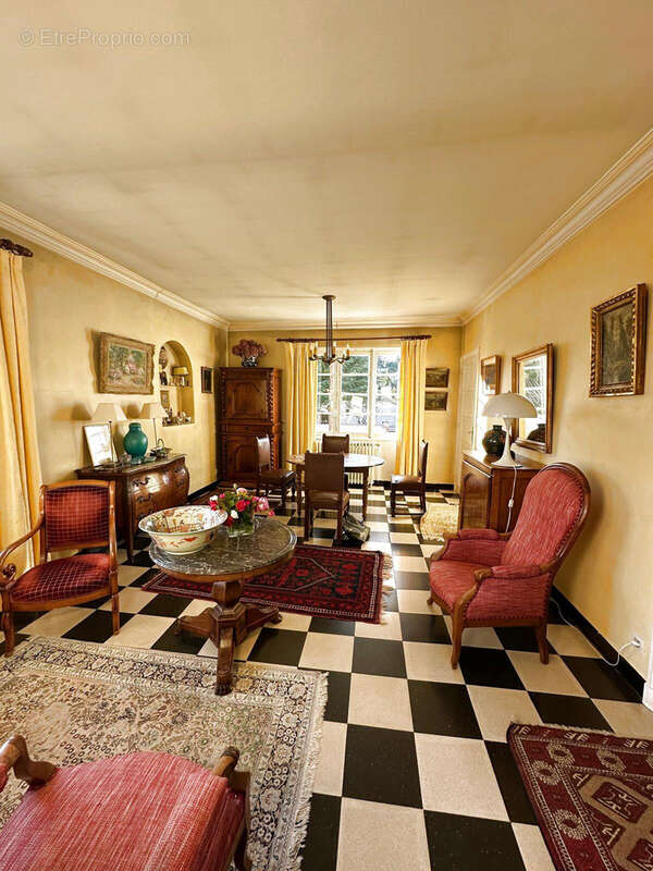 Autre à SAINT-GENIS-LAVAL