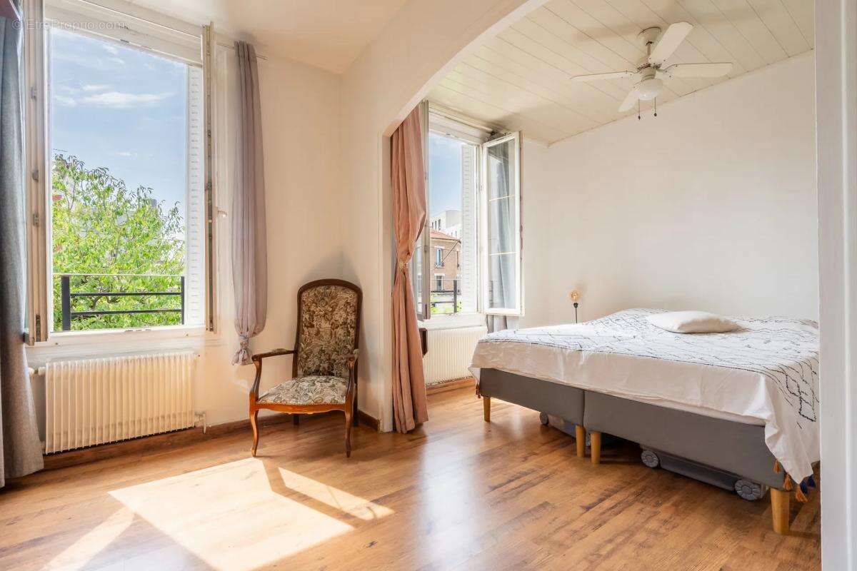 Maison de 9 pièces de 196 m² à Aubervilliers - photo 7