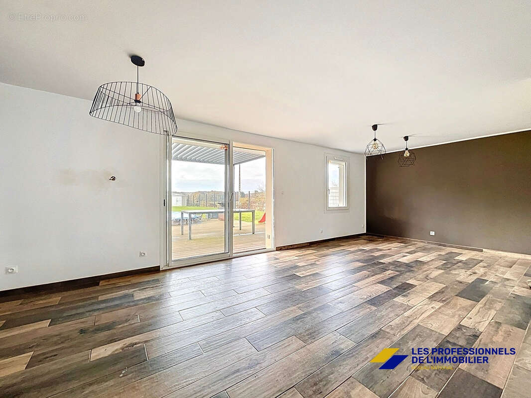 Maison à CHARMOIS-DEVANT-BRUYERES