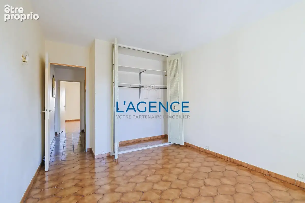Appartement T4 de 89 m2 en dernier étage avec ascenseur dans résidence fermée et verdoyante au centre ville de - photo 7
