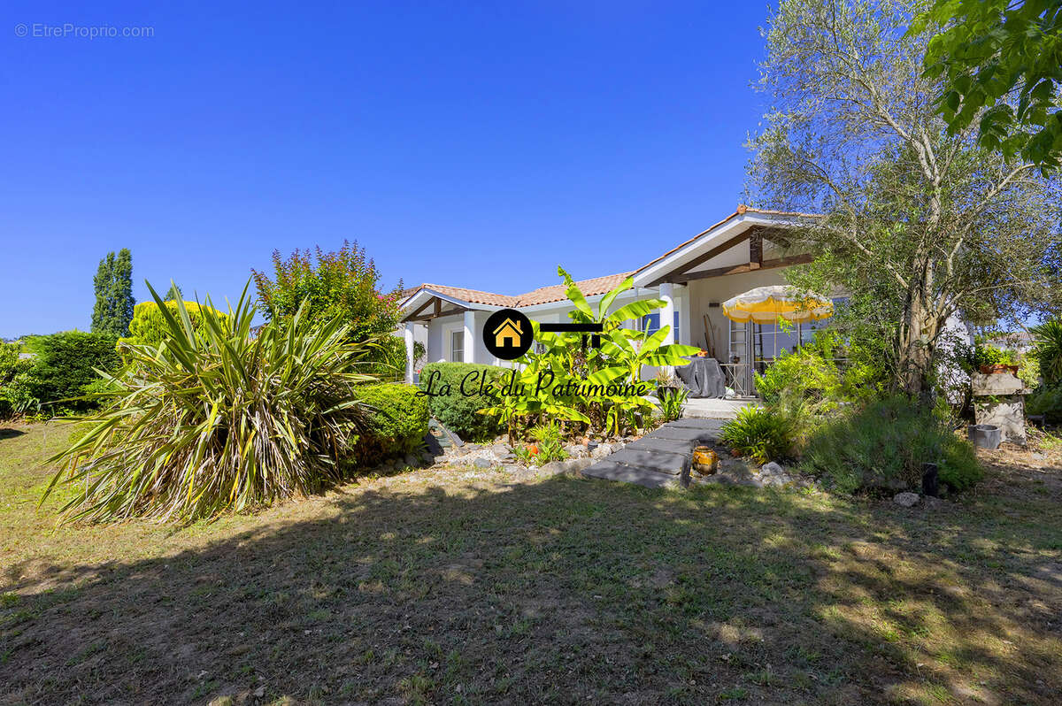 Maison de plain pied 4 pieces - 118 m2 -  piscine -garage- terrain de 857 m2 - st andre de cubzac - photo 17