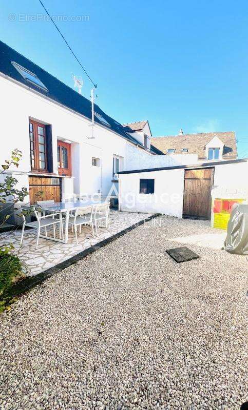 Maison à VILLENEUVE-LA-GUYARD