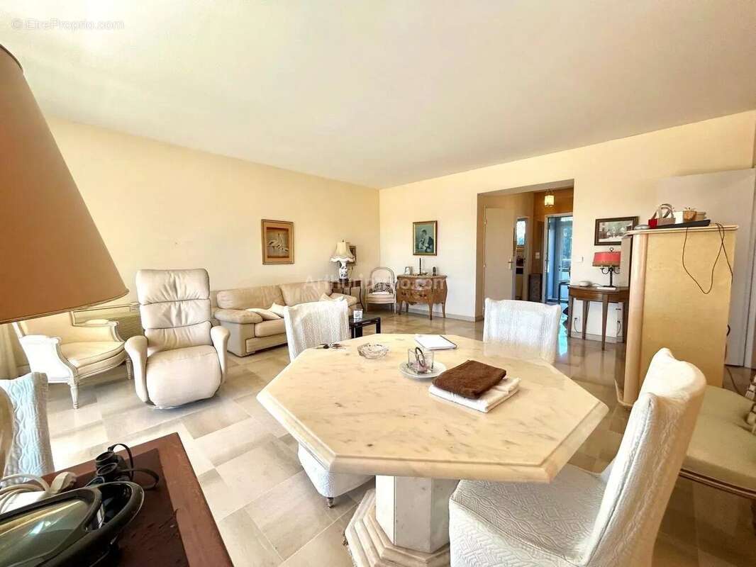 Appartement à VILLENEUVE-LOUBET