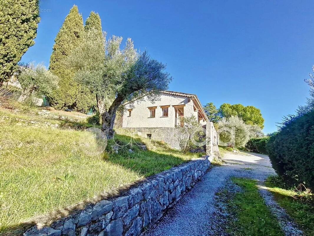 Maison à TOURRETTES-SUR-LOUP