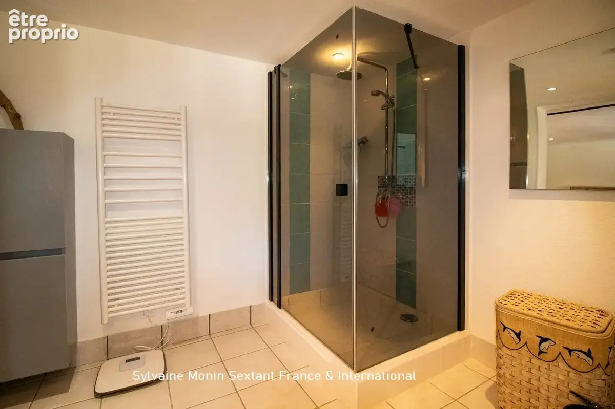 Maison rénovée tout confort avec logement indépendant, terrain clos et espace piscine - photo 18